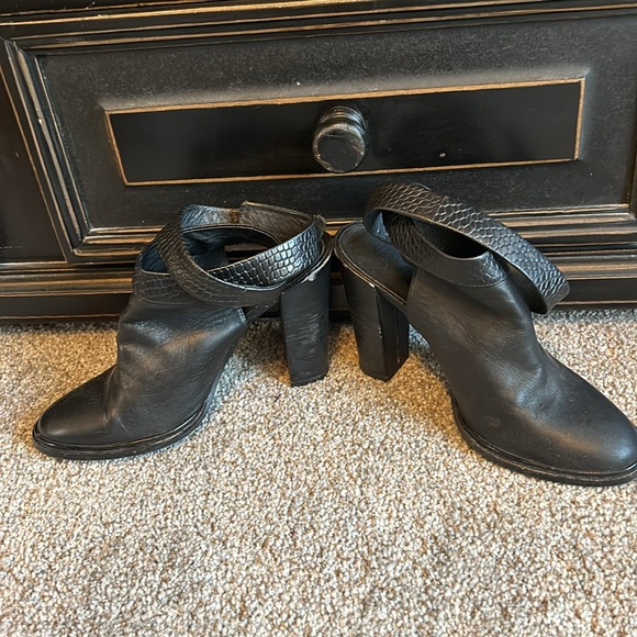 KENNETH COLE NEW YORK LEATHER MULE ANKLE BOOTS W/ANKLE WRAP STRAPS - Picture 2 of 6